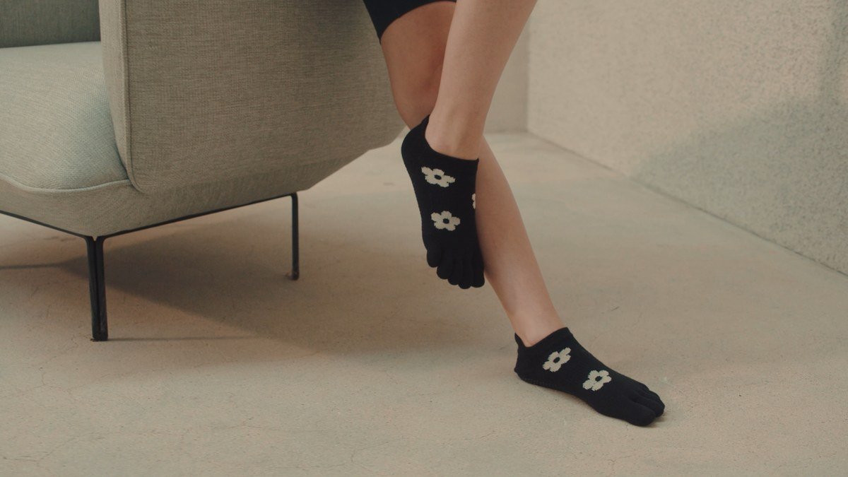 Thumb Toe Pilates grip socks