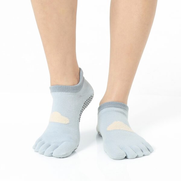 Fluffy Sky White Grip Socks – Thumb Toe 4 | Thumb Toe