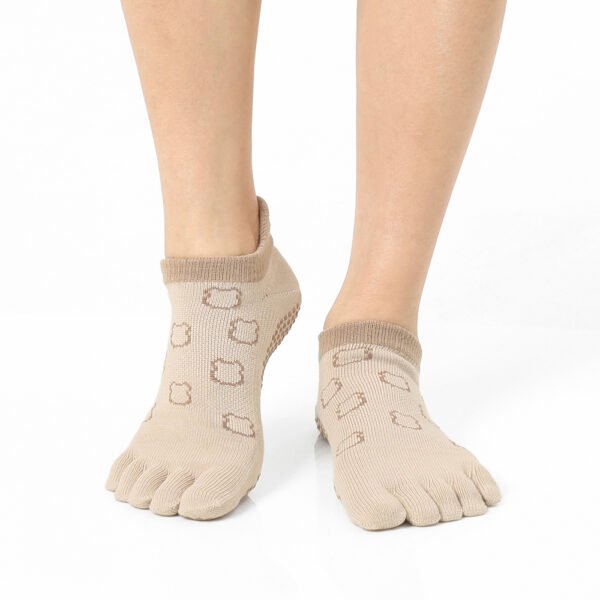 Teddy Beige Grip Socks – Thumb Toe 4 | Thumb Toe
