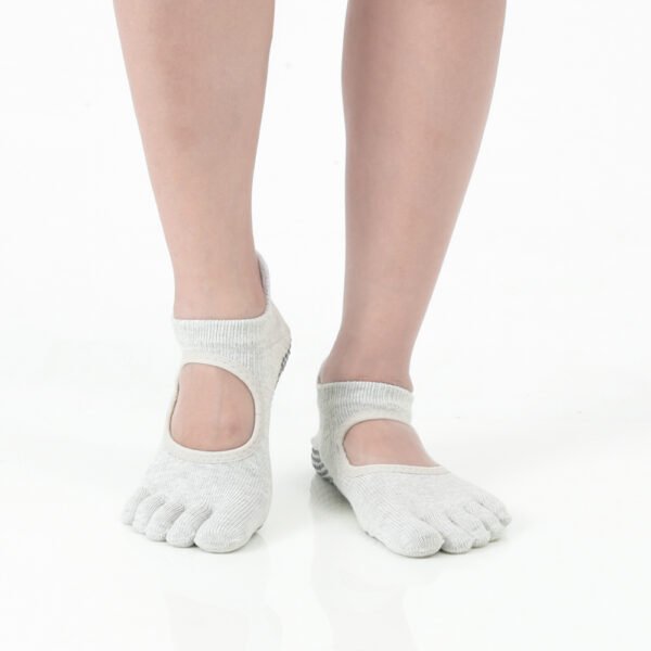 Foggy White Grip Socks – Thumb Toe 4 | Thumb Toe