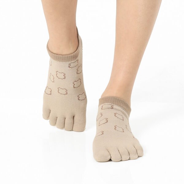 Teddy Beige Grip Socks – Thumb Toe 3 | Thumb Toe