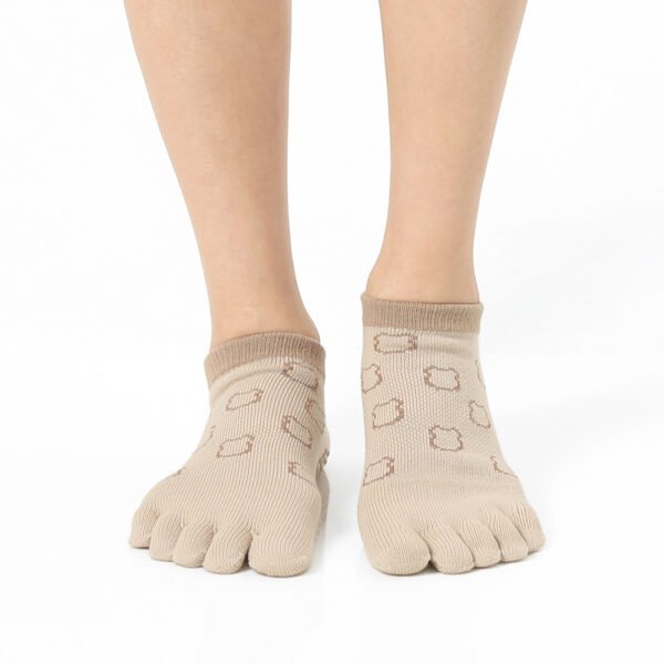 Teddy Beige Grip Socks – Thumb Toe 5 | Thumb Toe