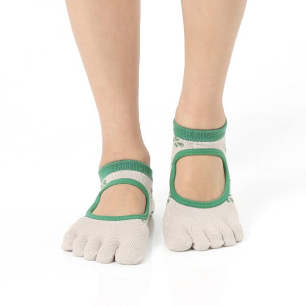 Lucky Beige Green Grip Socks – Thumb Toe 5 | Thumb Toe