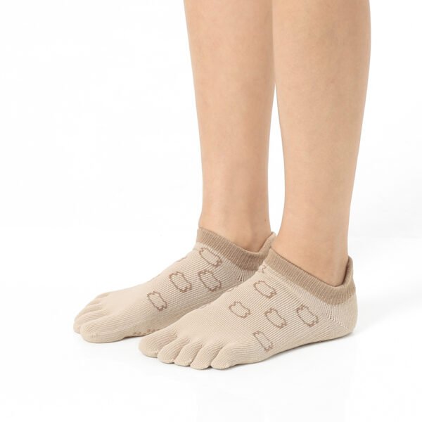 Teddy Beige Grip Socks – Thumb Toe 6 | Thumb Toe