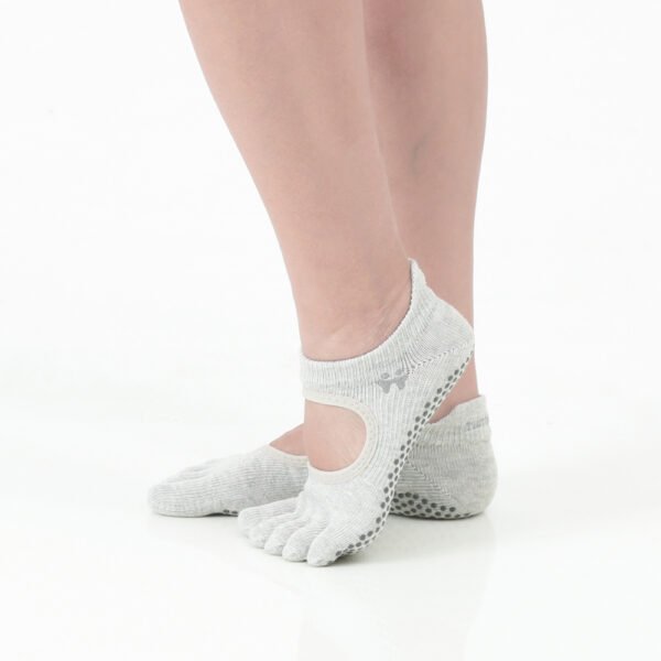 Foggy White Grip Socks – Thumb Toe 7 | Thumb Toe
