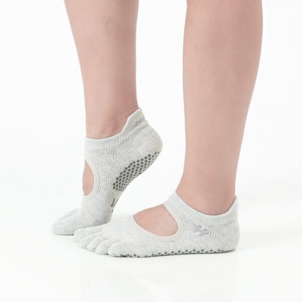 Foggy White Grip Socks – Thumb Toe | Thumb Toe