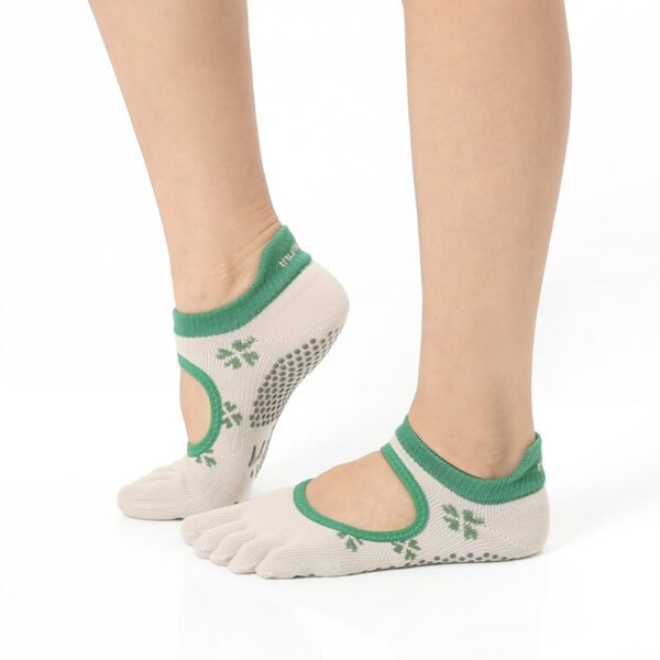Lucky Beige Green Grip Socks – Thumb Toe | Thumb Toe