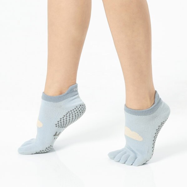 Fluffy Sky White Grip Socks – Thumb Toe 8 | Thumb Toe