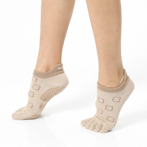 Teddy Beige Grip Socks – Thumb Toe 8 | Thumb Toe