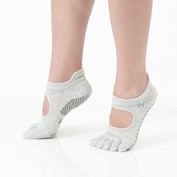 Foggy White Grip Socks – Thumb Toe 8 | Thumb Toe
