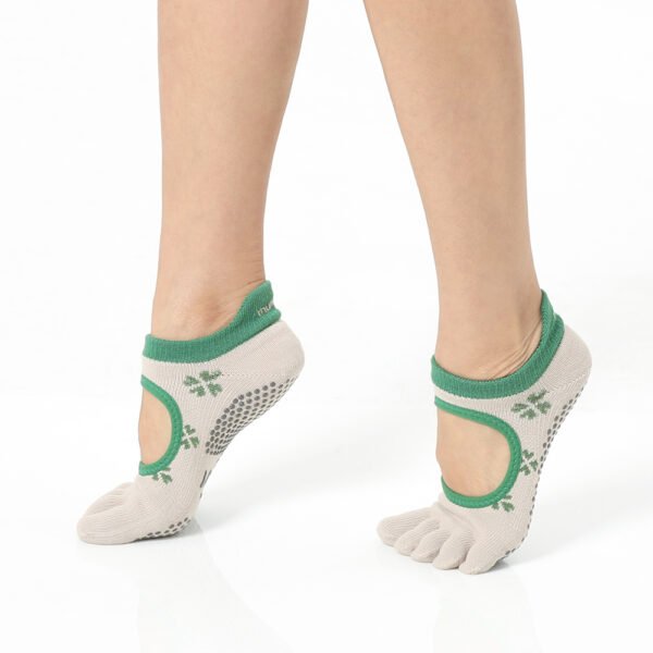 Lucky Beige Green Grip Socks – Thumb Toe 8 | Thumb Toe