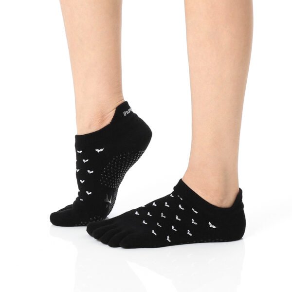 Adore | Thumb Toe